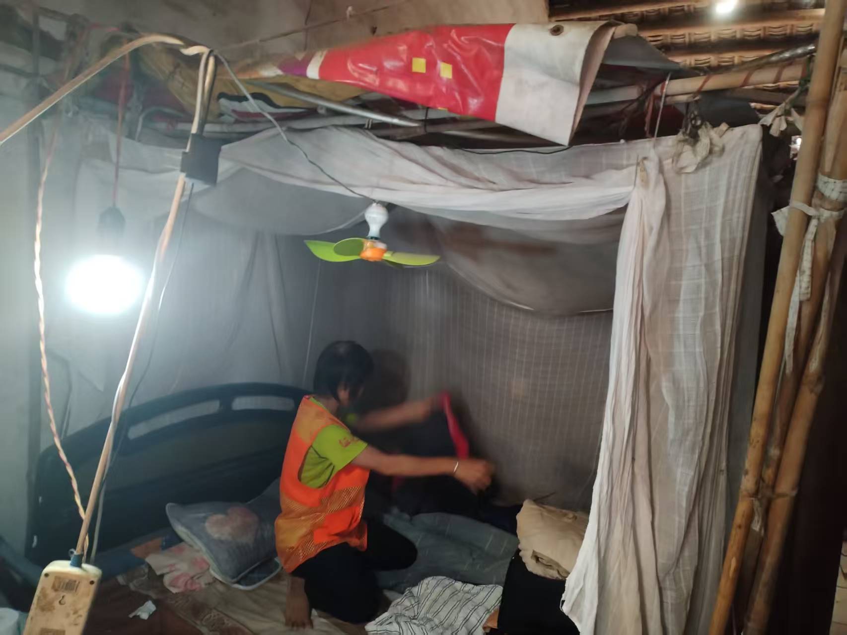 志愿者上门改造，为特困老人筑牢“安全巢”-2.jpg