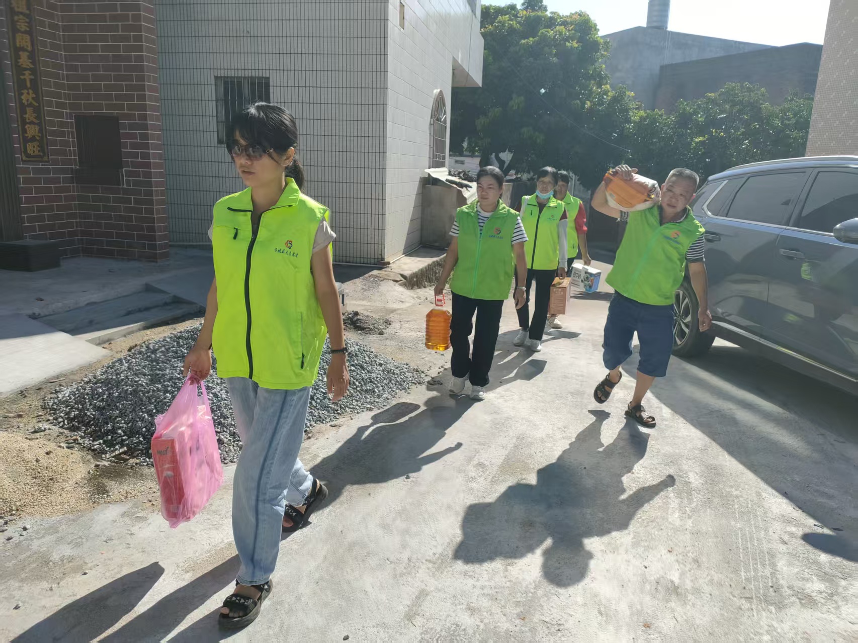 别让“战友”独自扛病，长坡薪火志愿队跨镇送温暖盼归队！-3.jpg