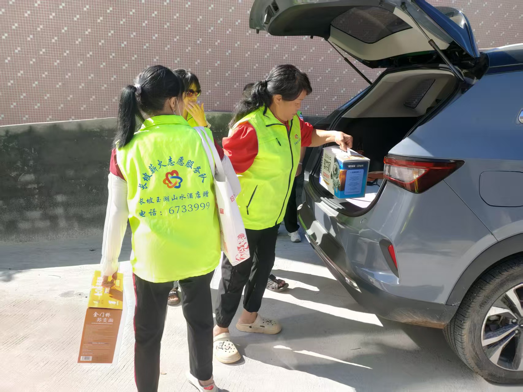 别让“战友”独自扛病，长坡薪火志愿队跨镇送温暖盼归队！-2.jpg