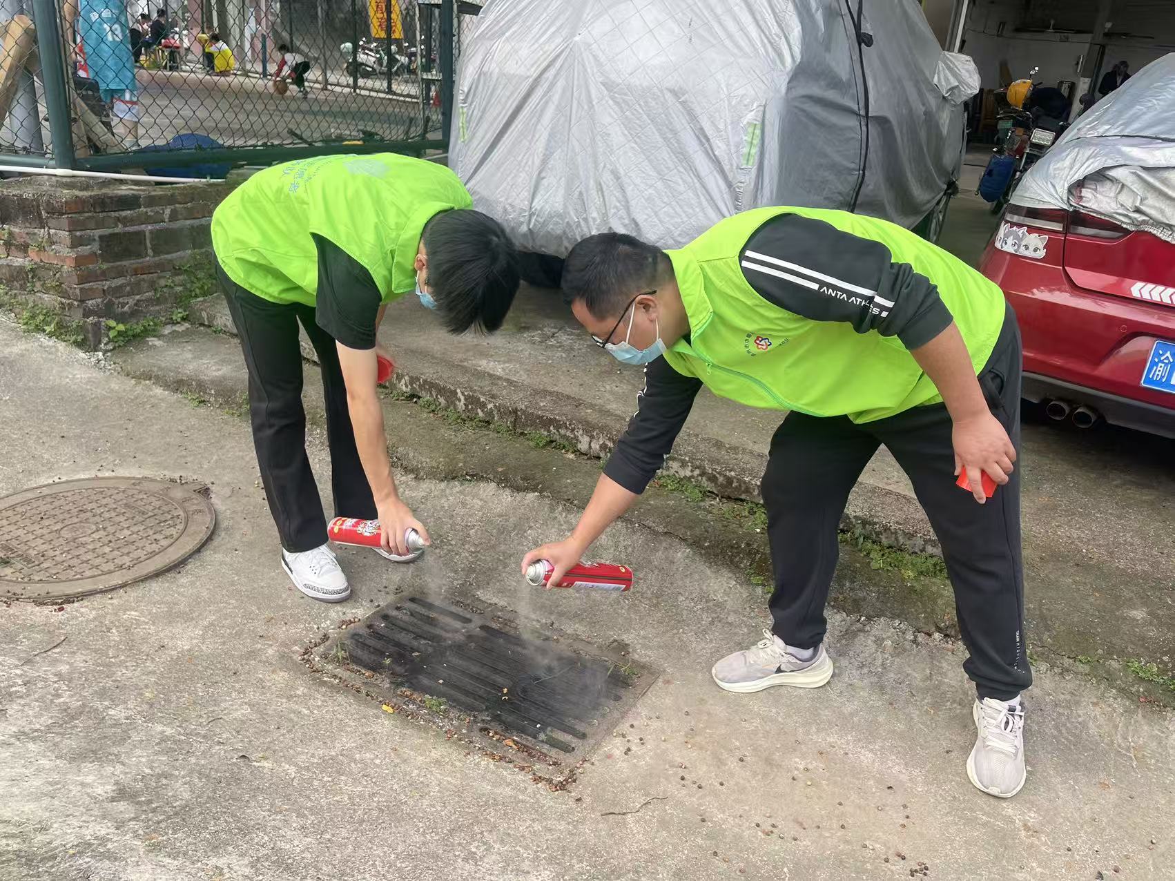 一抹“志愿绿”  守护鉴江河-2.jpg