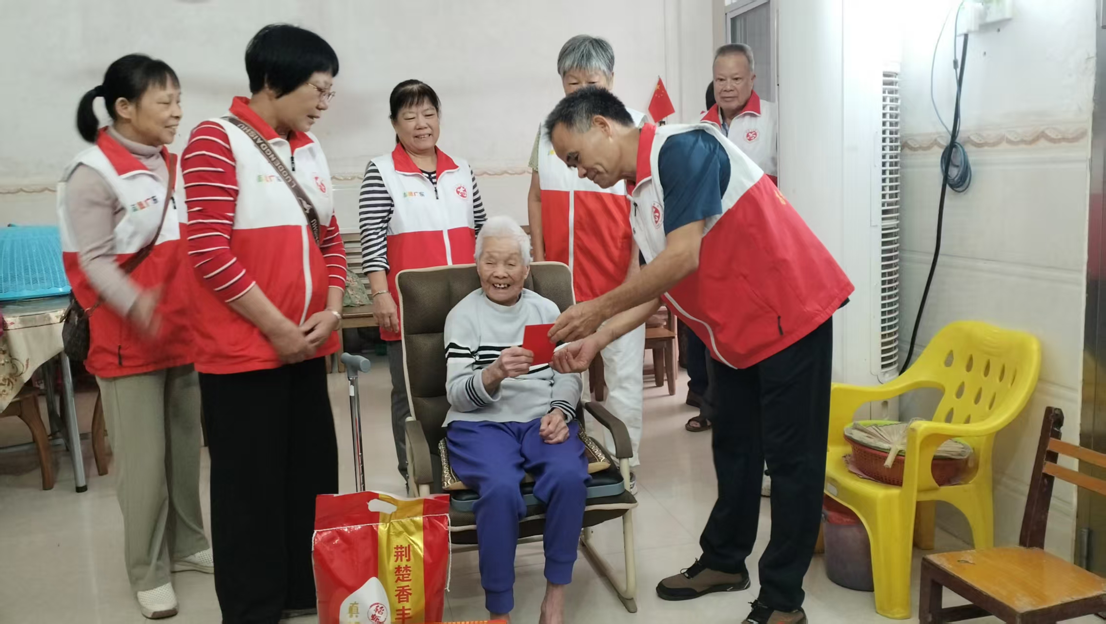 重阳敬老行，温情暖寿星-火星山美晨星志愿队慰问火星农场高龄老人-10.jpg