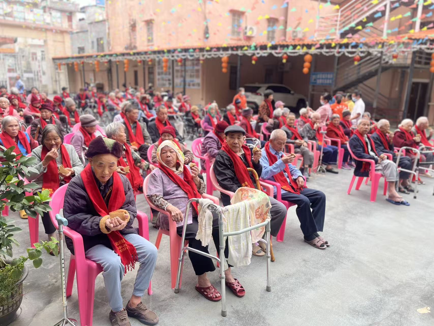 巾帼志愿者暖心相伴 北街颐养院重阳暖意浓