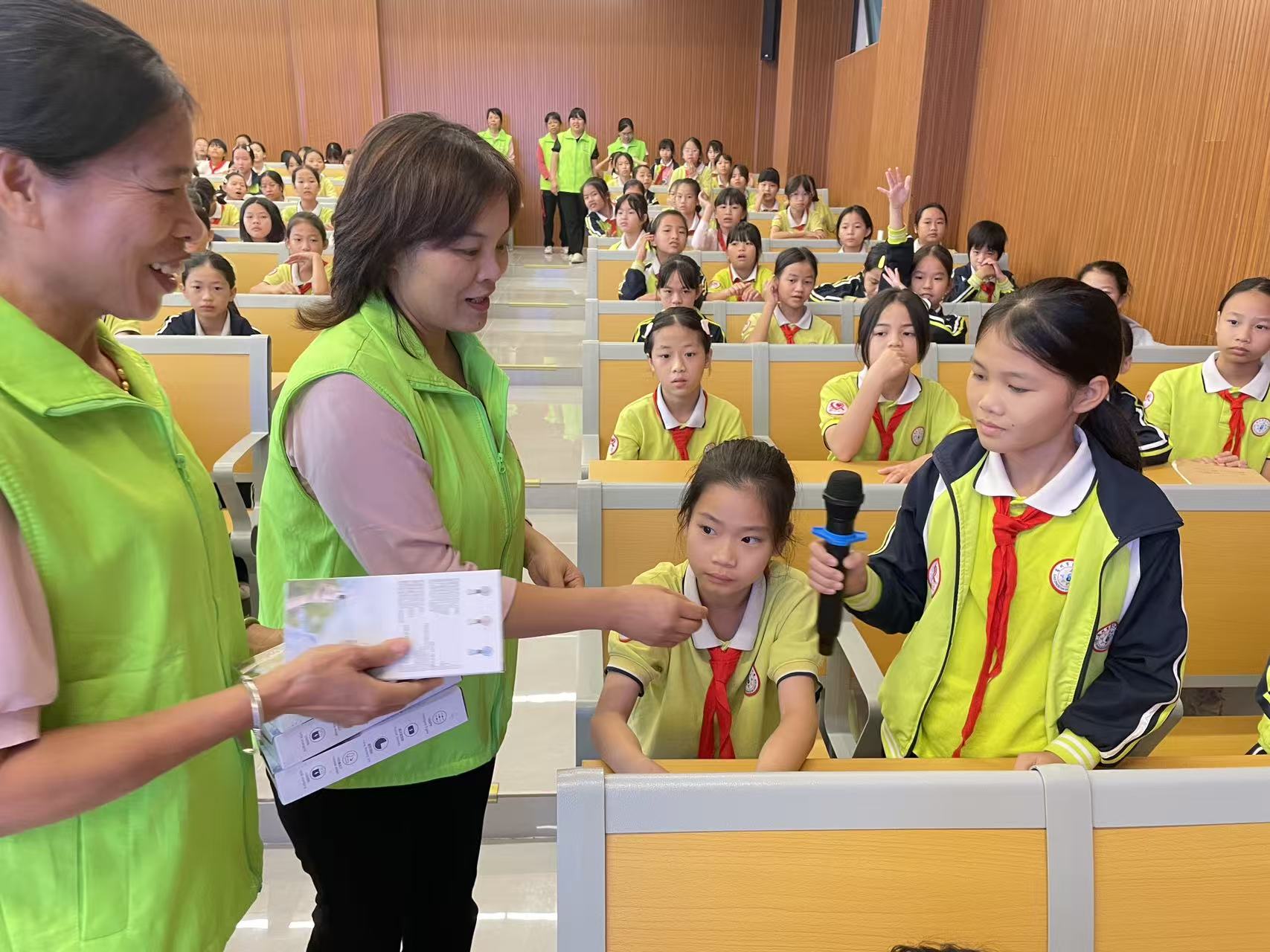 法伴成长 拒绝欺凌 高州家风家教幸福课为青春护航-14.jpg