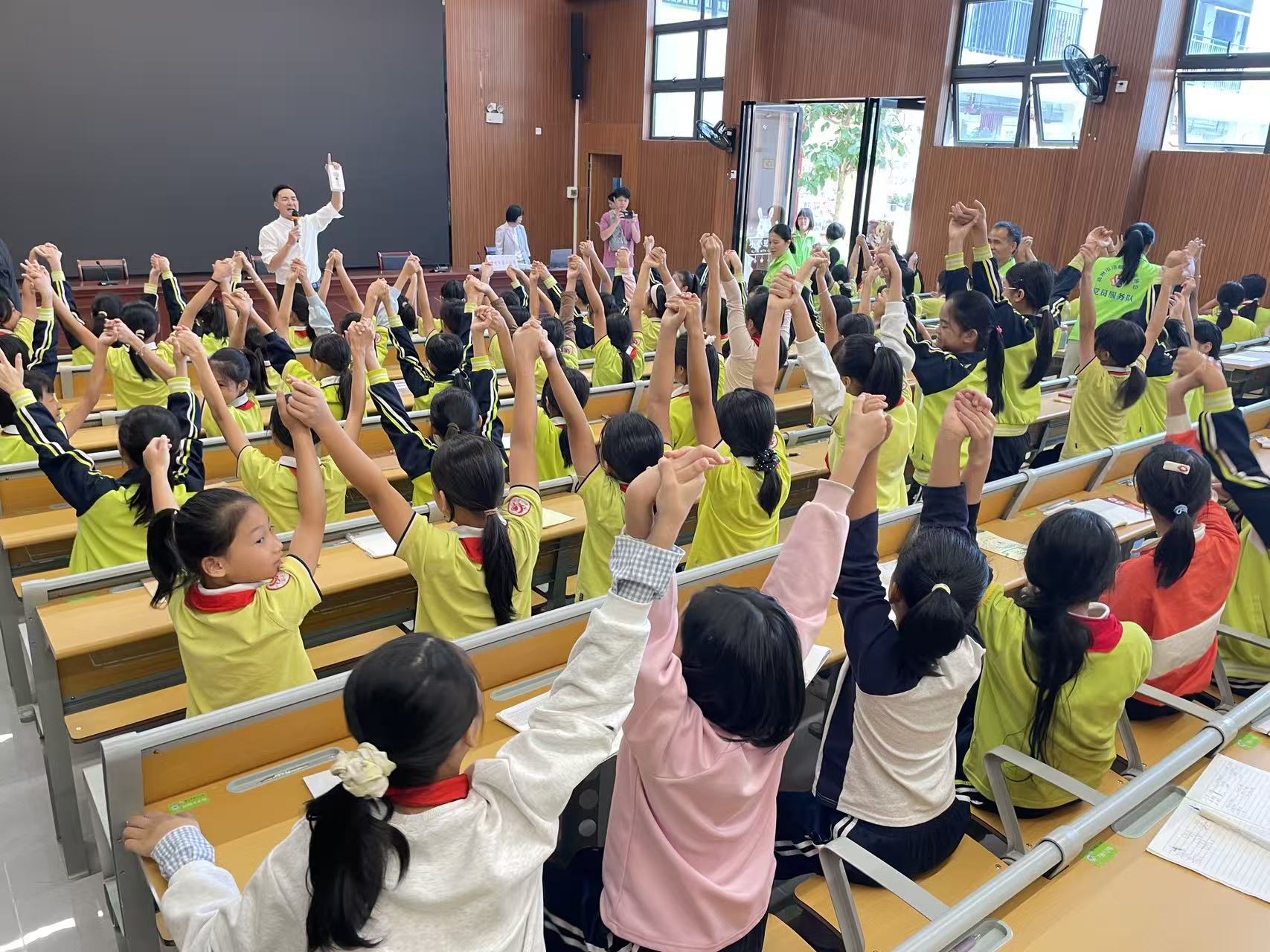 法伴成长 拒绝欺凌 高州家风家教幸福课为青春护航-9.jpg