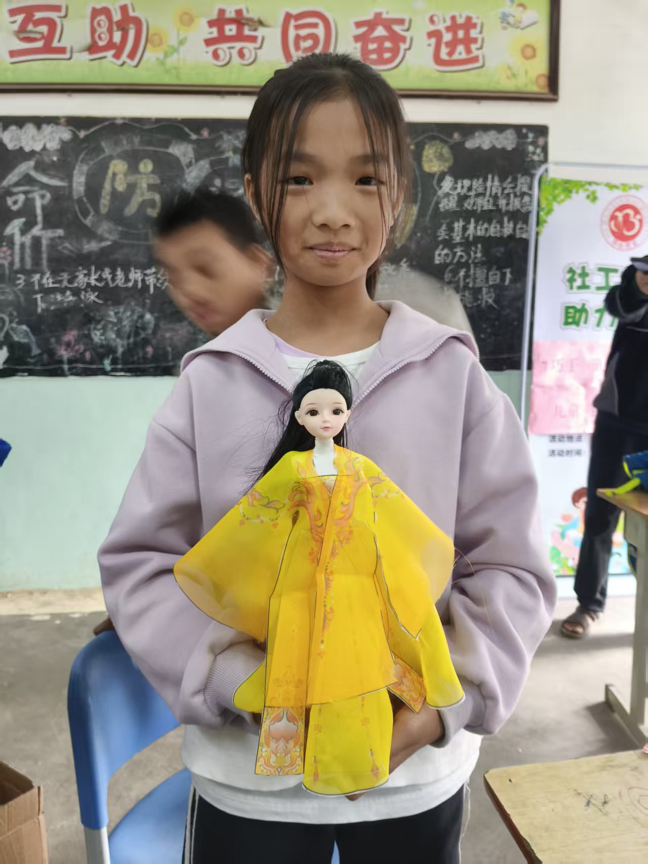 巧手裁古韵 童心传文脉——平山镇巾帼志愿队携手社工开展唐装汉服制作活动-7.jpg