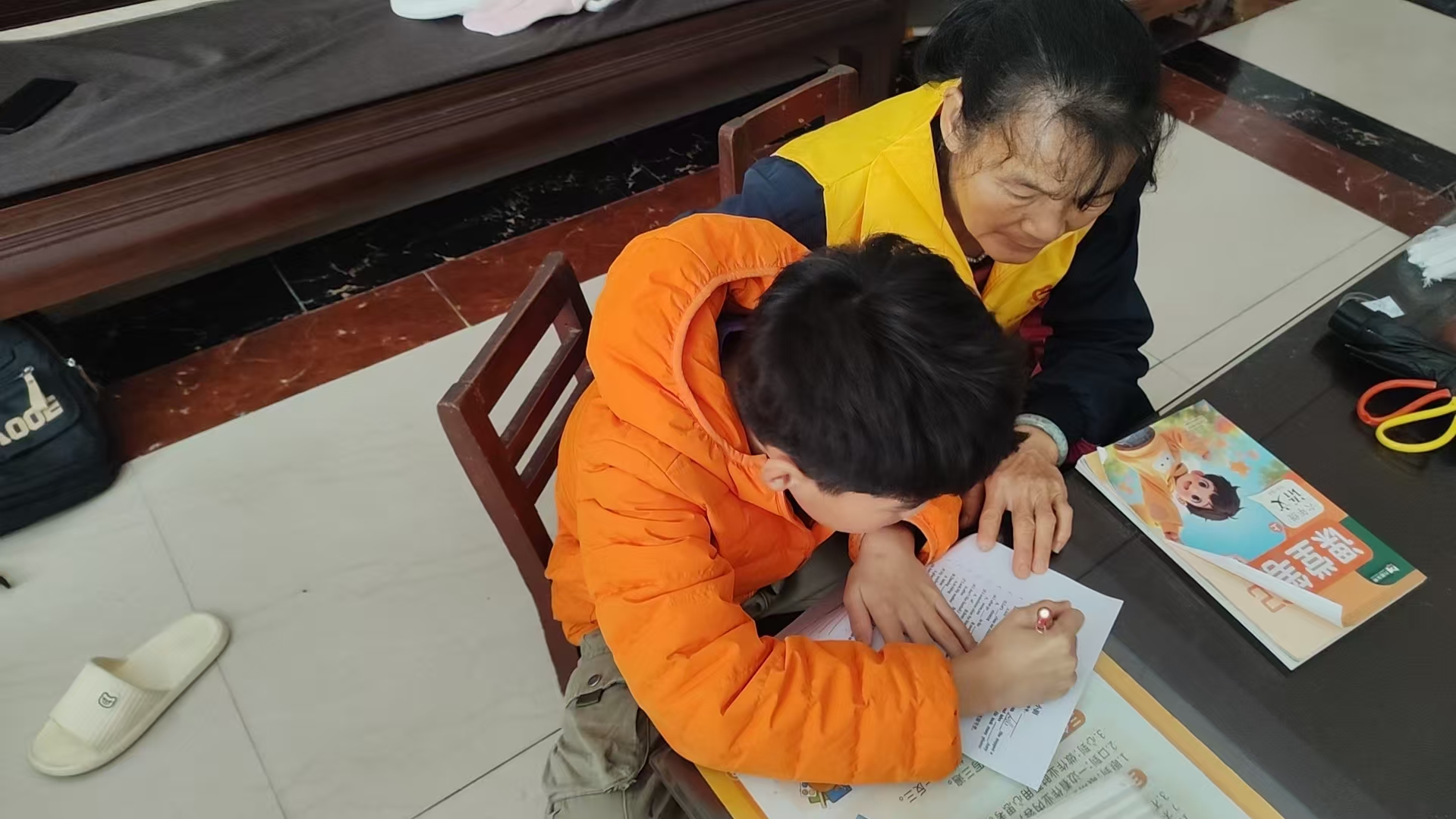 长坡村“爱心妈妈” 寒冬送温暖伴童心-3.jpg