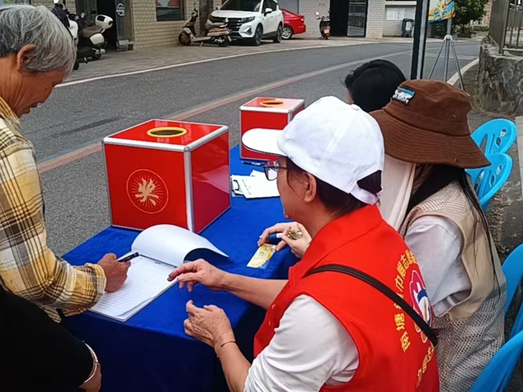 南塘镇巾帼志愿服务总队倾情助力 彭村颁奖盛典彰显好心精神-4.jpg