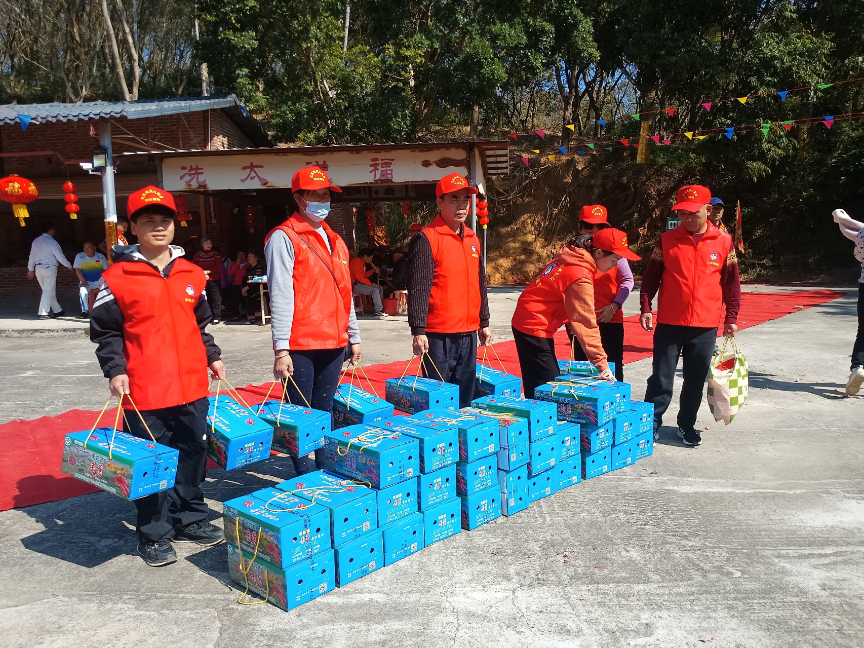 巾帼绽芳华 志愿践初心  —南塘镇巾帼志愿服务总队助力冼夫人纪念馆11周年庆典-4.jpg