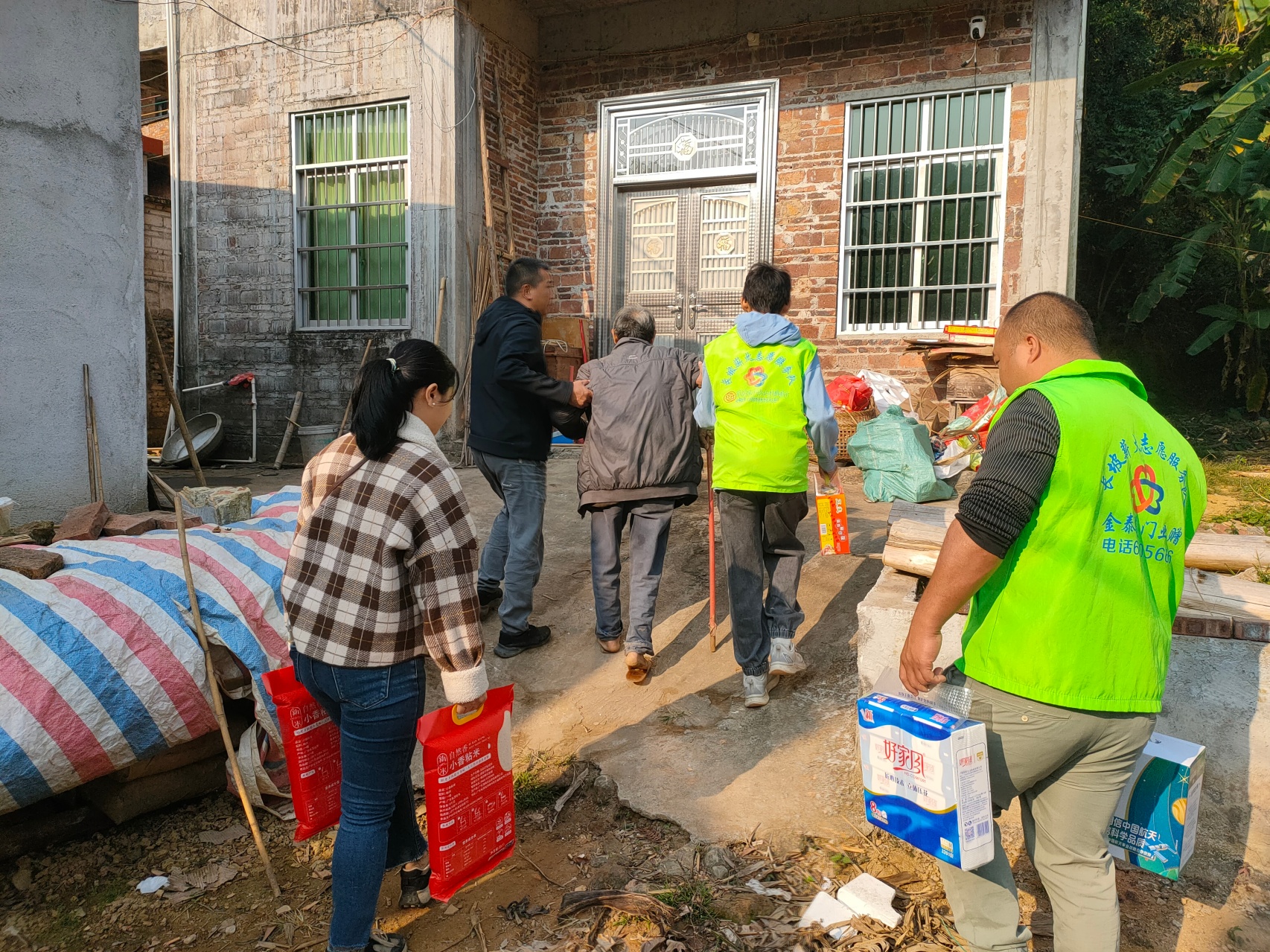 巾帼暖冬送关怀 薪火相传显担当——长坡薪火志愿服务队“每月一关爱”活动温情落幕-4.jpg