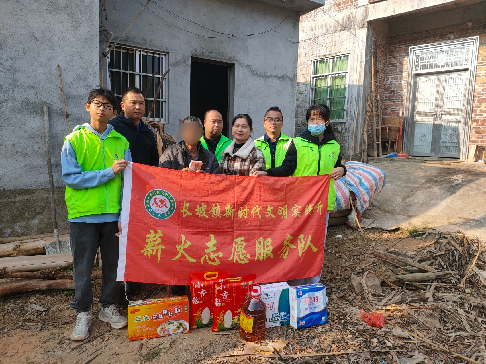 巾帼暖冬送关怀 薪火相传显担当——长坡薪火志愿服务队“每月一关爱”活动温情落幕-10.jpg