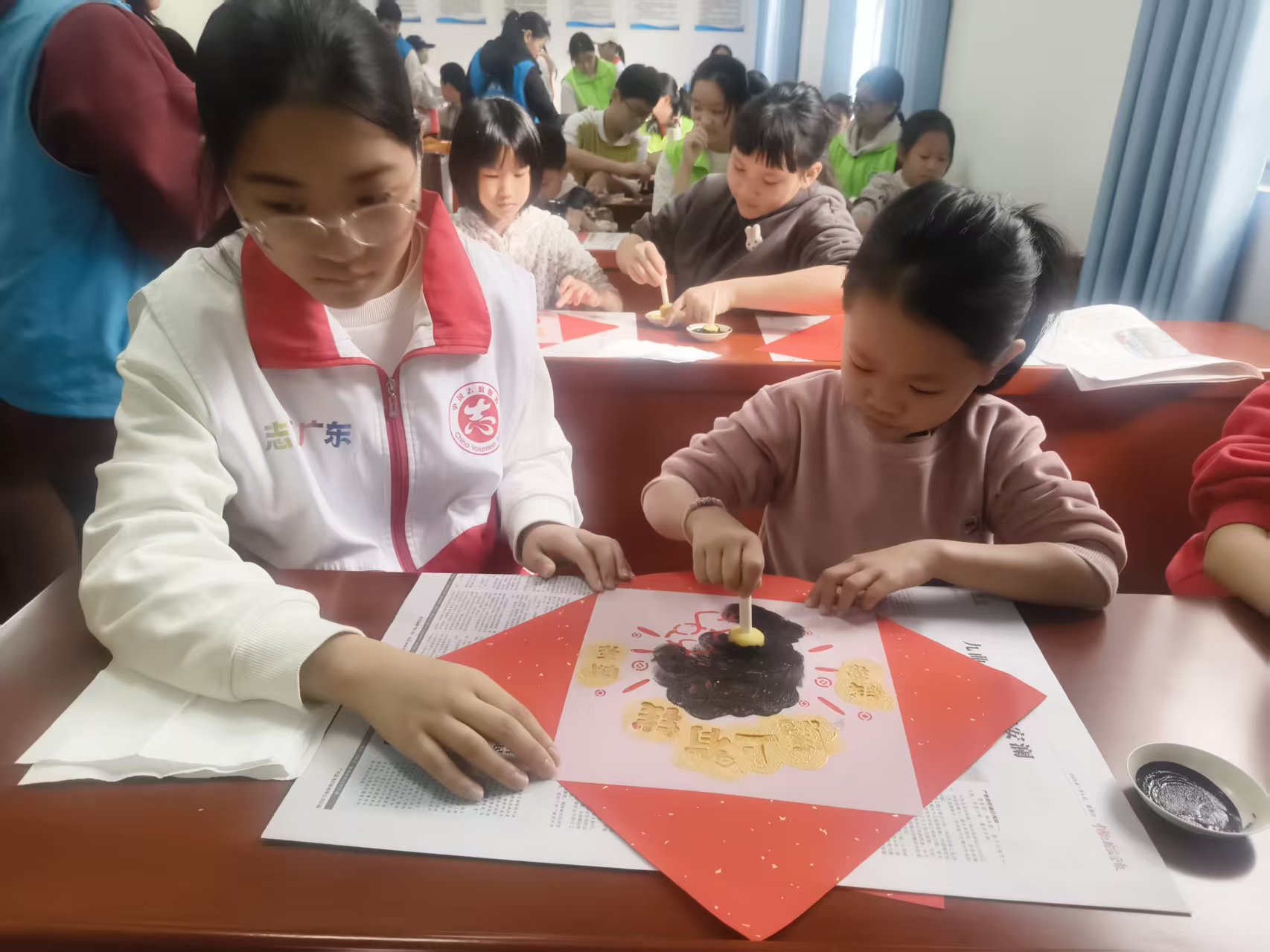 趣玩寒假 乐享成长——高州市巾帼志愿者协会开展寒假公益关爱活动-11.jpg