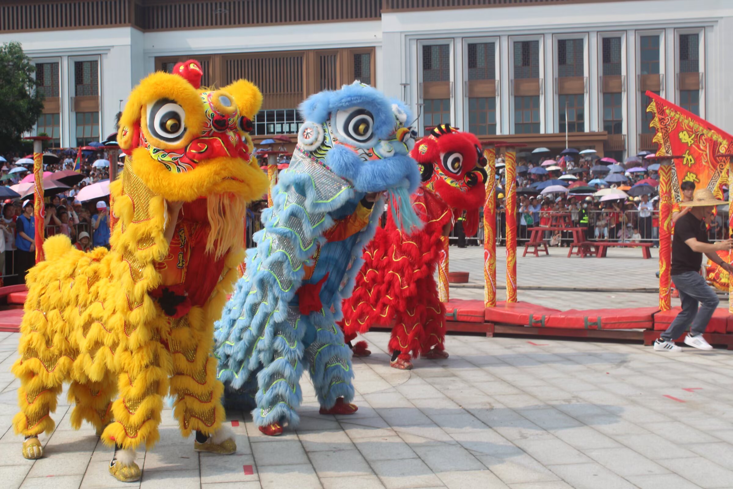 万人空巷的电白区沙琅镇第二十届“三月三”文化旅游艺术活动在新城公园隆重举行-6.jpg