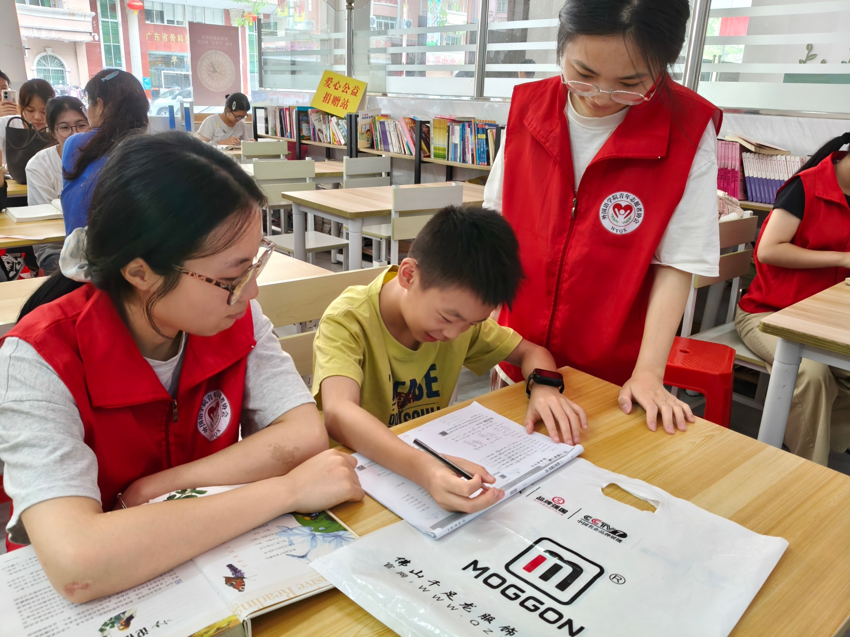 童心筑梦 趣味育人｜高州市巾帼志愿者协会开展公益义教活动 护航少年成长-8.jpg