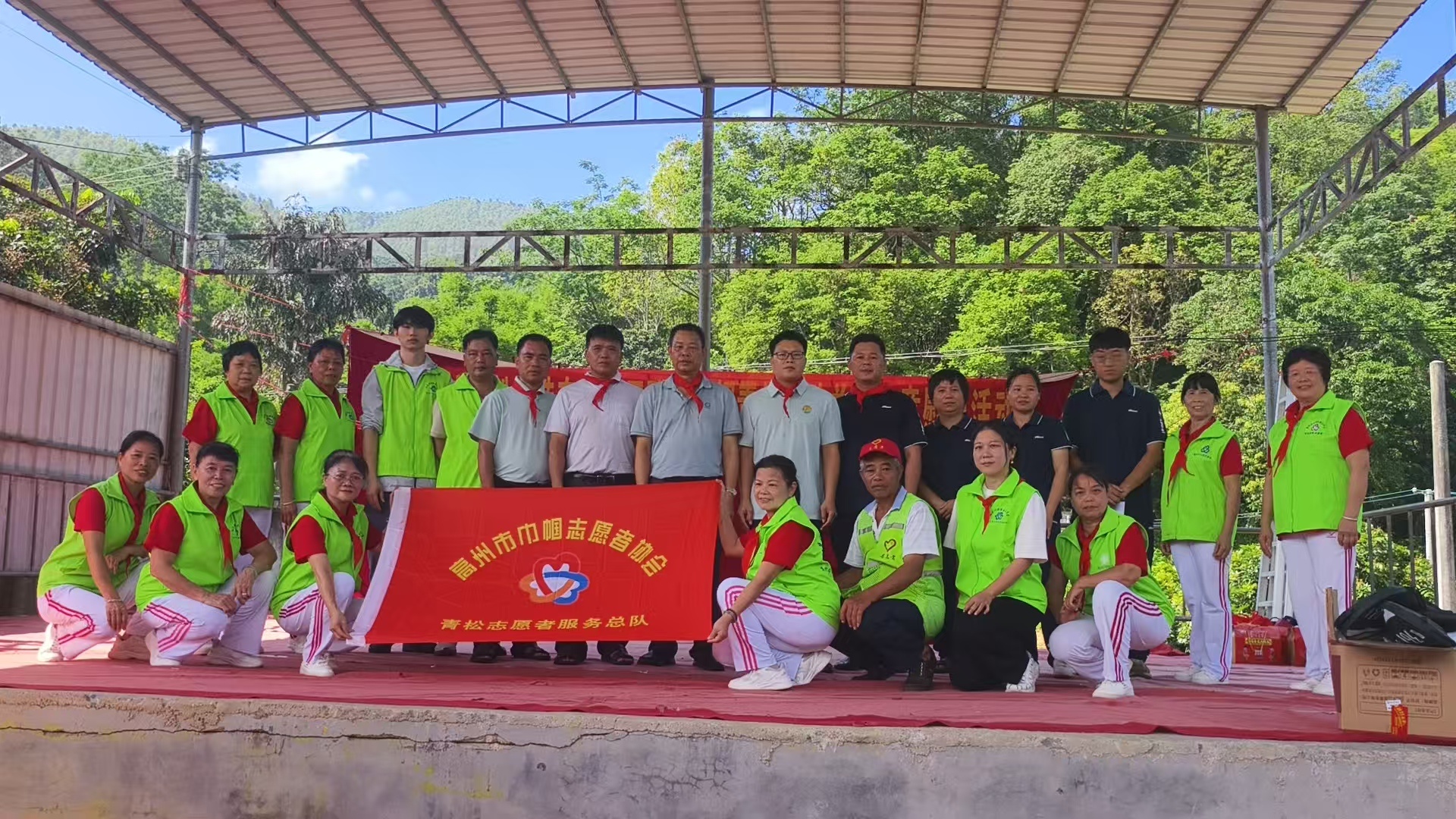 关爱儿童 欢度六一  高州市巾帼志愿者携手爱心企业走进古塘小学暖心慰问-1.jpg