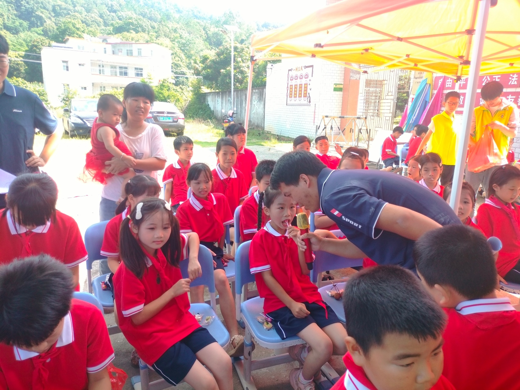 关爱儿童 欢度六一  高州市巾帼志愿者携手爱心企业走进古塘小学暖心慰问-9.jpg