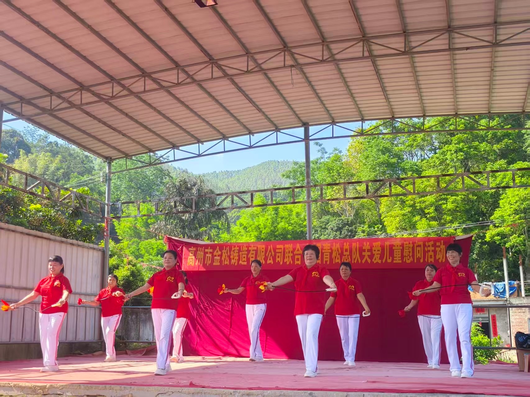 关爱儿童 欢度六一  高州市巾帼志愿者携手爱心企业走进古塘小学暖心慰问-8.jpg
