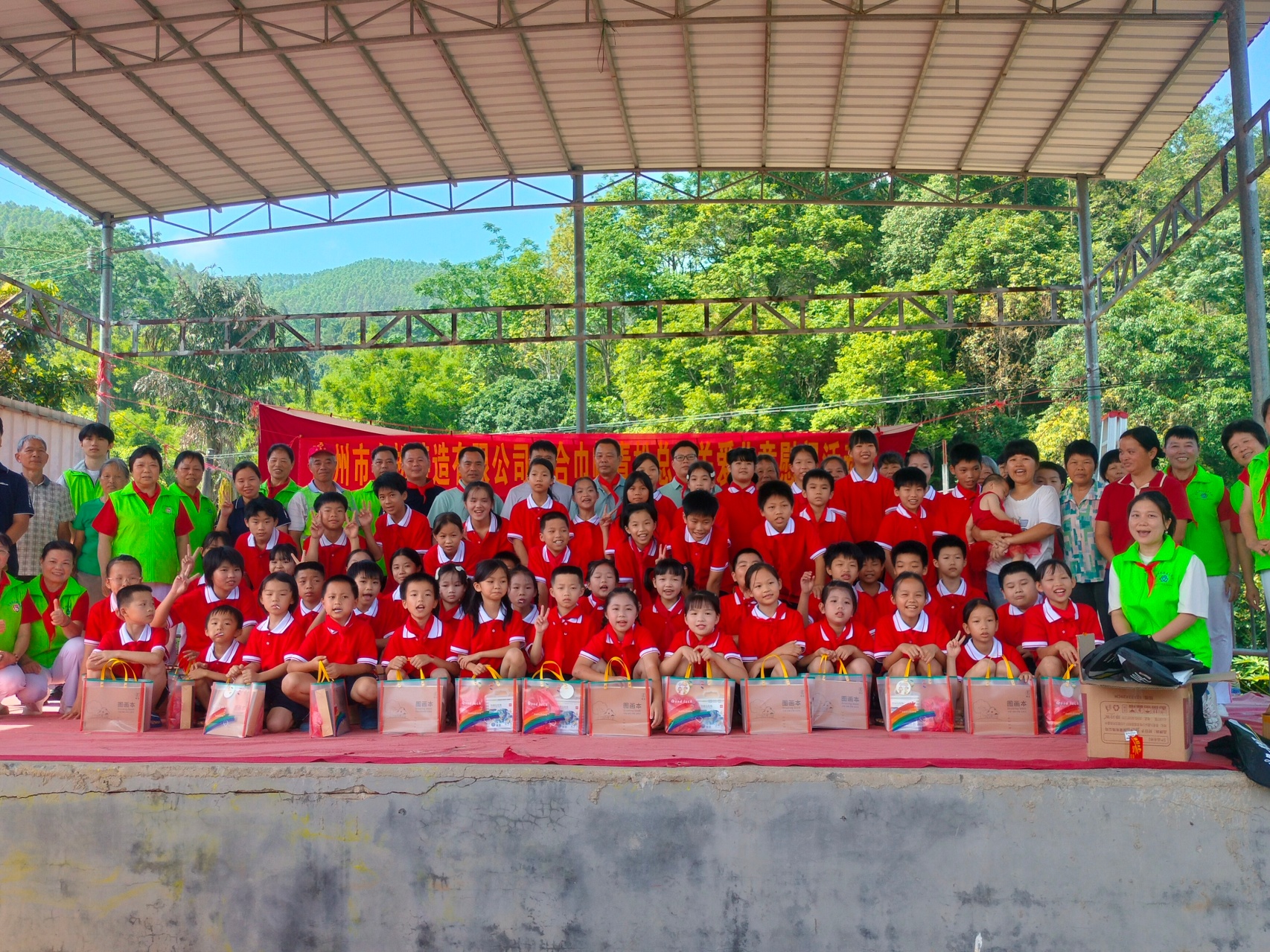 关爱儿童 欢度六一  高州市巾帼志愿者携手爱心企业走进古塘小学暖心慰问-16.jpg