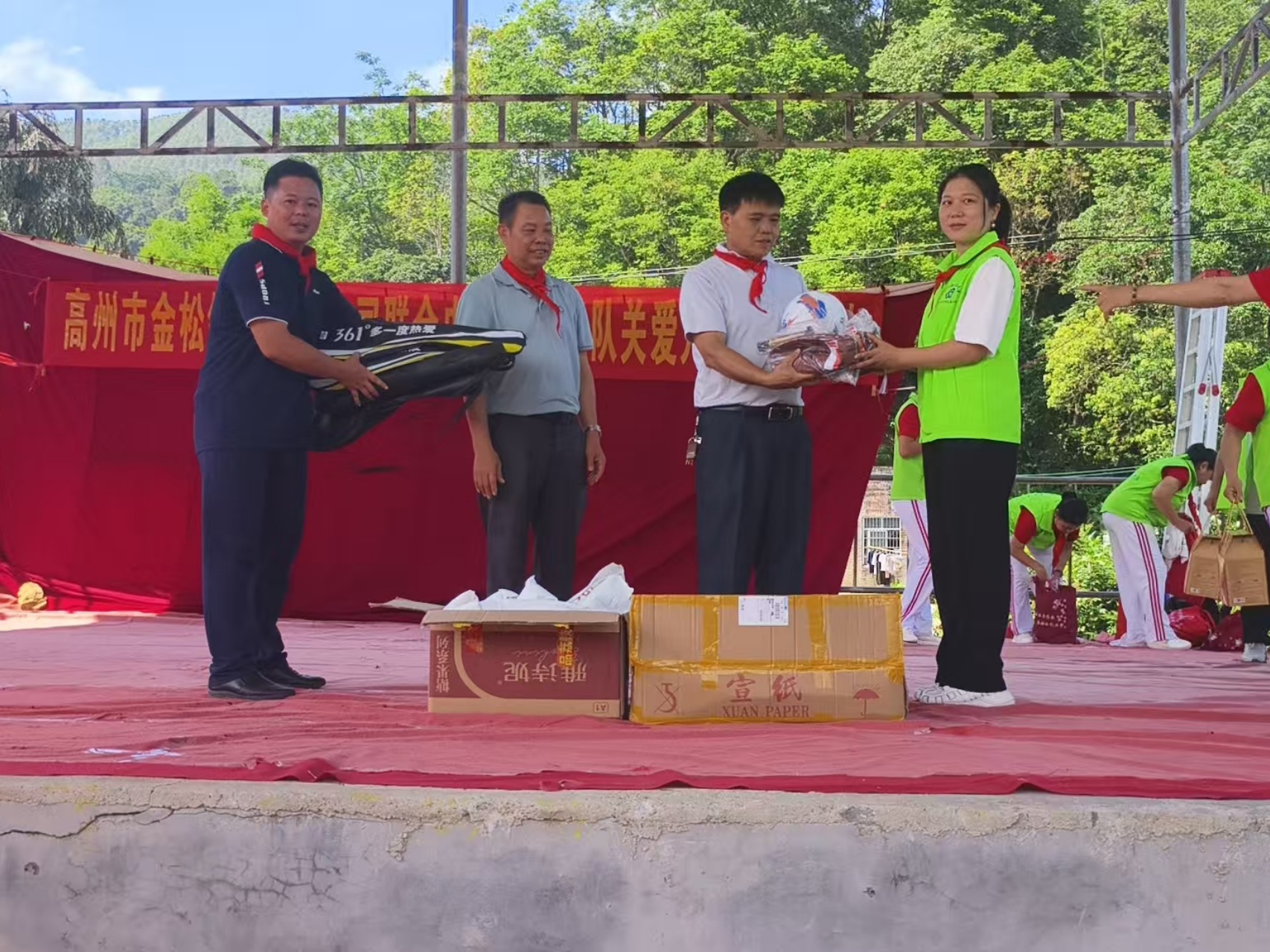 关爱儿童 欢度六一  高州市巾帼志愿者携手爱心企业走进古塘小学暖心慰问-13.jpg