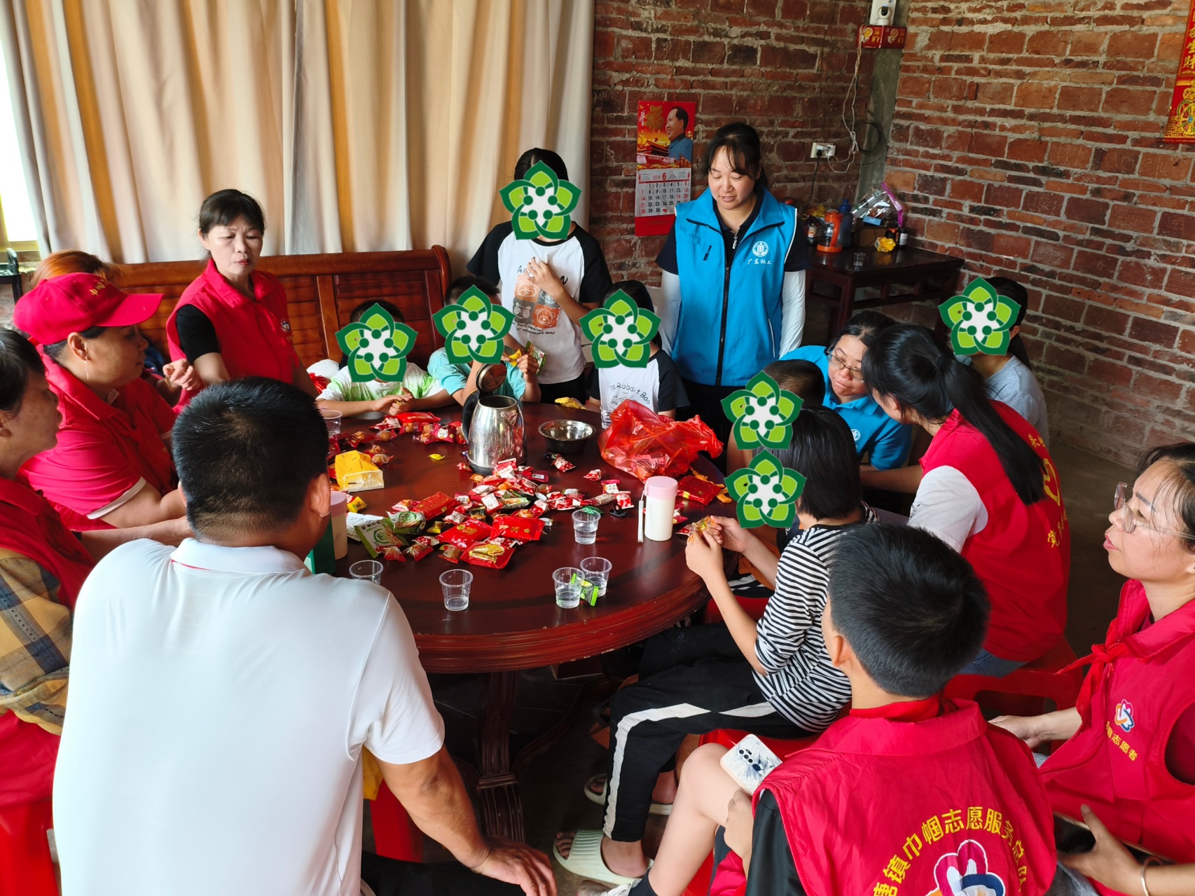 圆梦微心愿 温情伴六一   暖心帮扶，守护孩童纯真笑颜-6.jpg