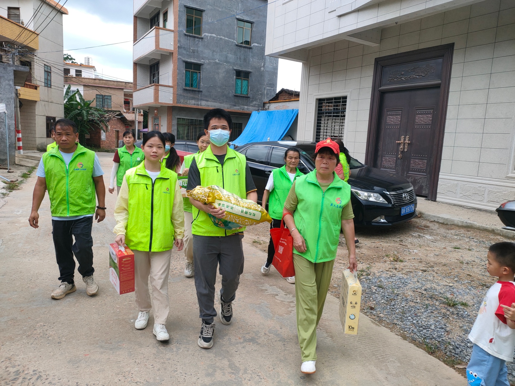 每月暖常在，温情润人心！长坡薪火志愿服务队开展暖心慰问活动-2.jpg
