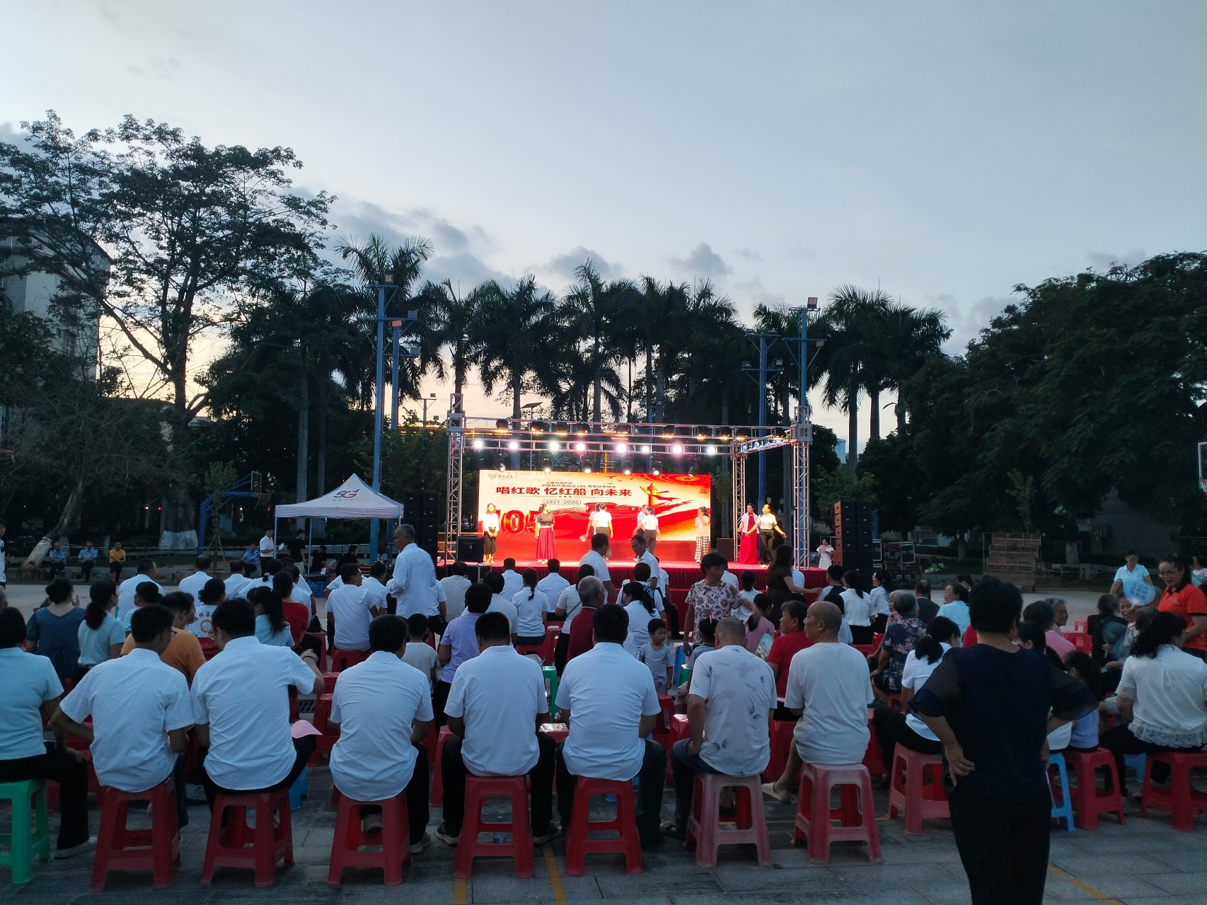 红歌嘹亮颂党恩！晨星志愿队全力护航建党105周年主题晚会-6.jpg