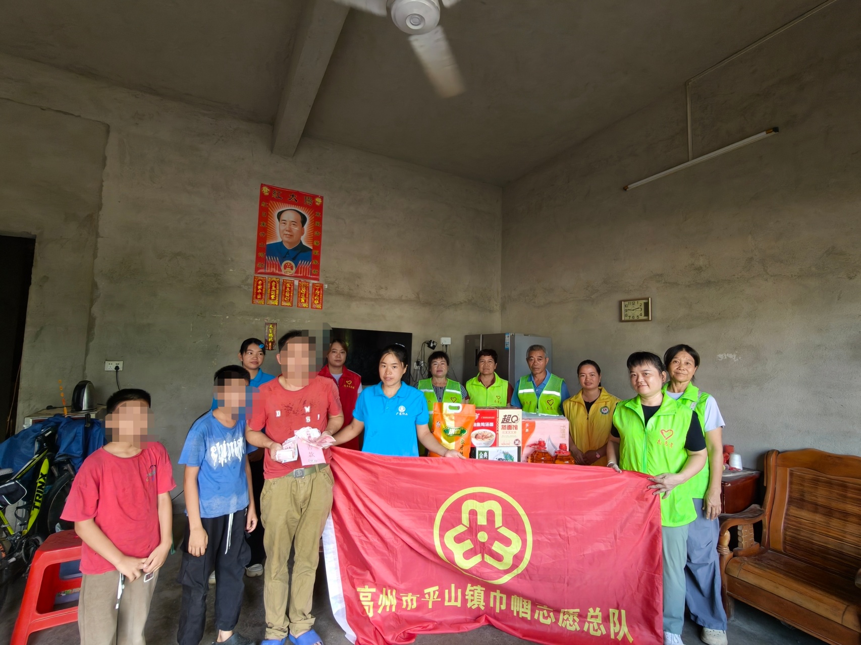 一方有难伸援手 志愿温情暖民心  —高州市平山镇巾帼志愿队为困境家庭送上爱心善款-1.jpg
