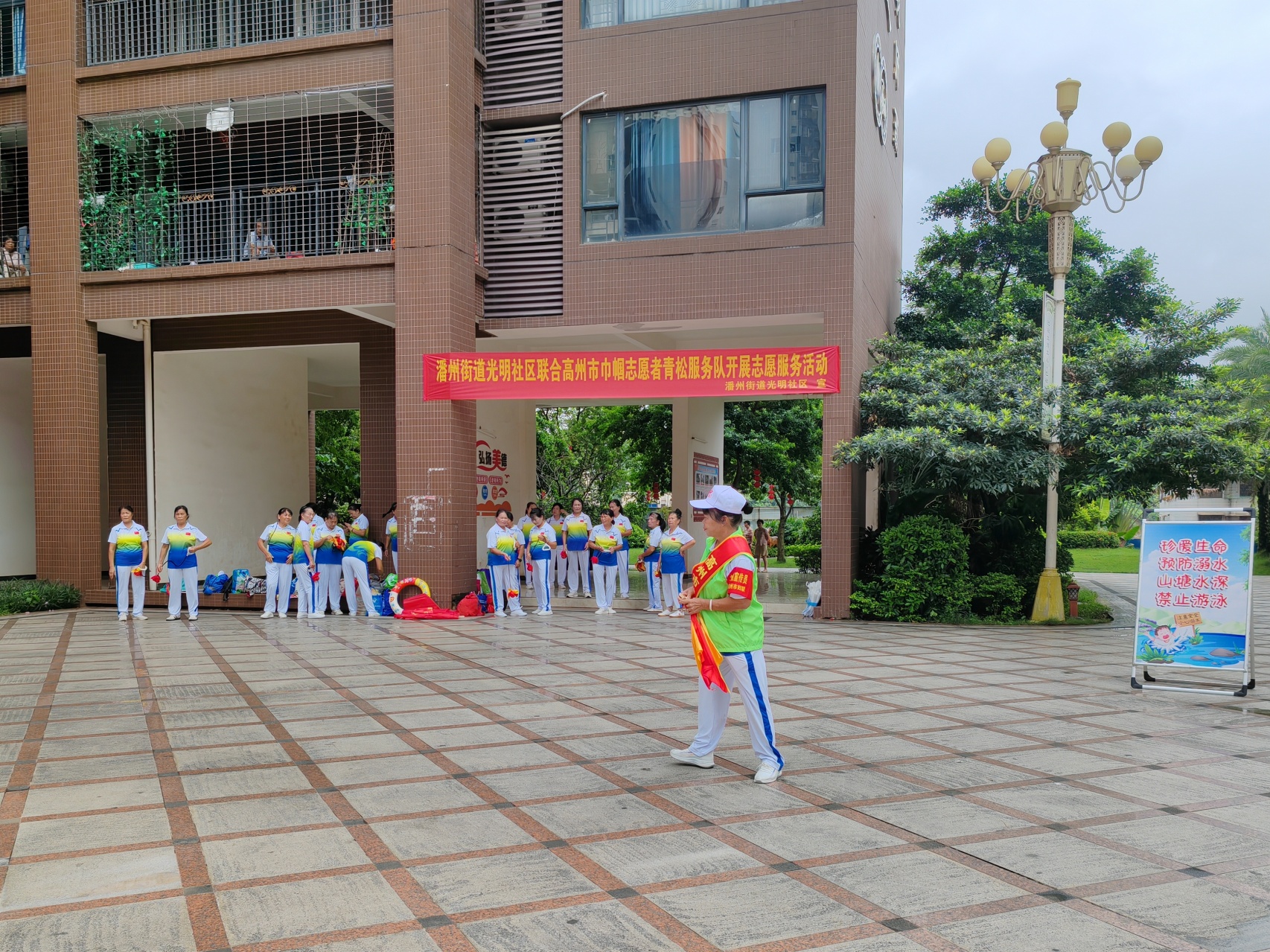 环境整治促文明 文艺宣讲润民心——潘州街道光明社区联合青松志愿服务总队开展系列志愿服务活动-9.jpg