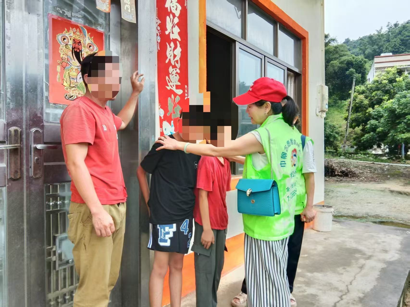 爱心慰问暖人心 公益帮扶渡难关——高州市巾帼志愿者协会青松总队乐善公益队开展困难家庭慰问活动-3.jpg