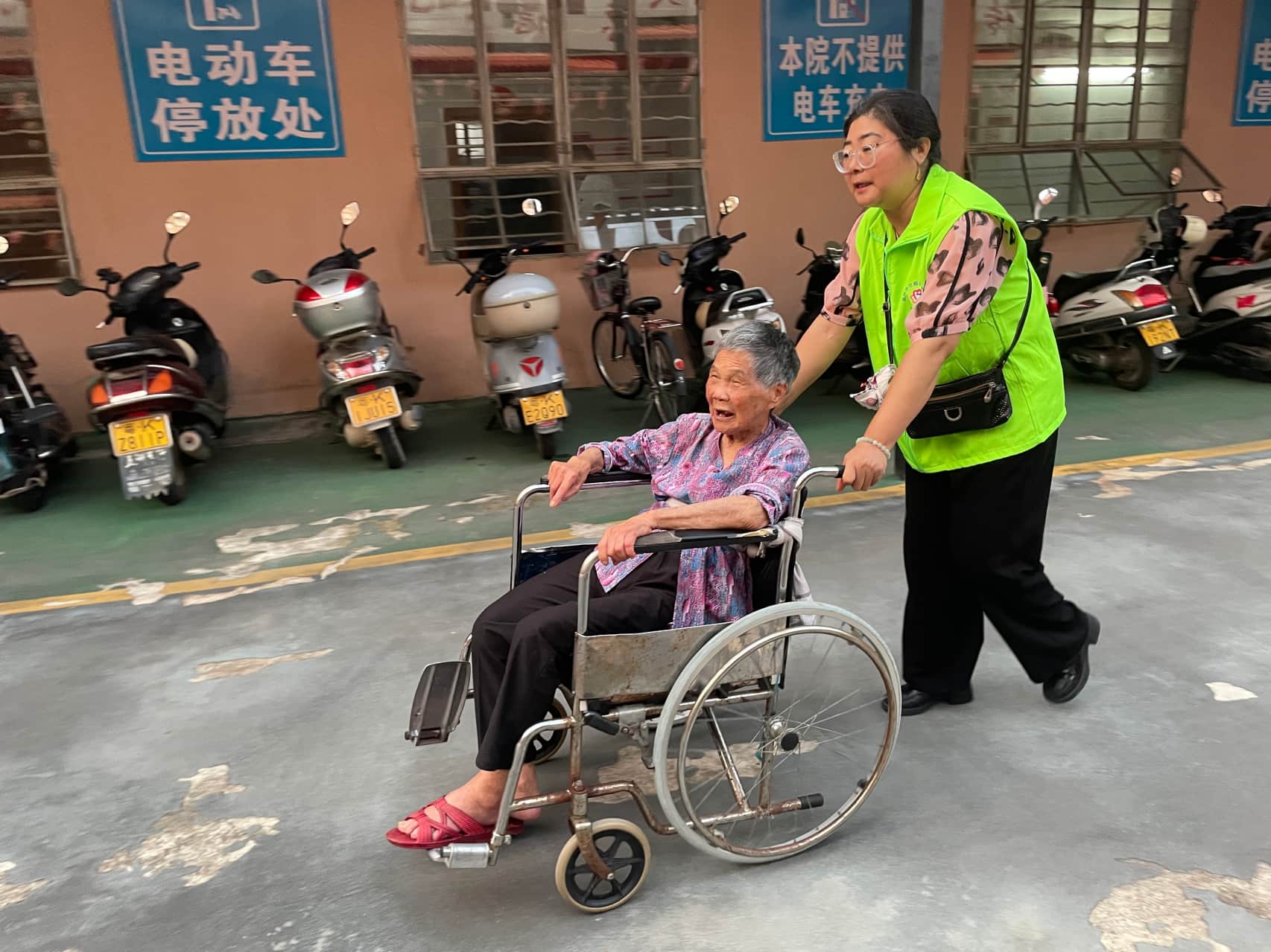 月满中秋•情暖颐养｜巾帼志愿者携手北街颐养院共庆双节-3.jpg