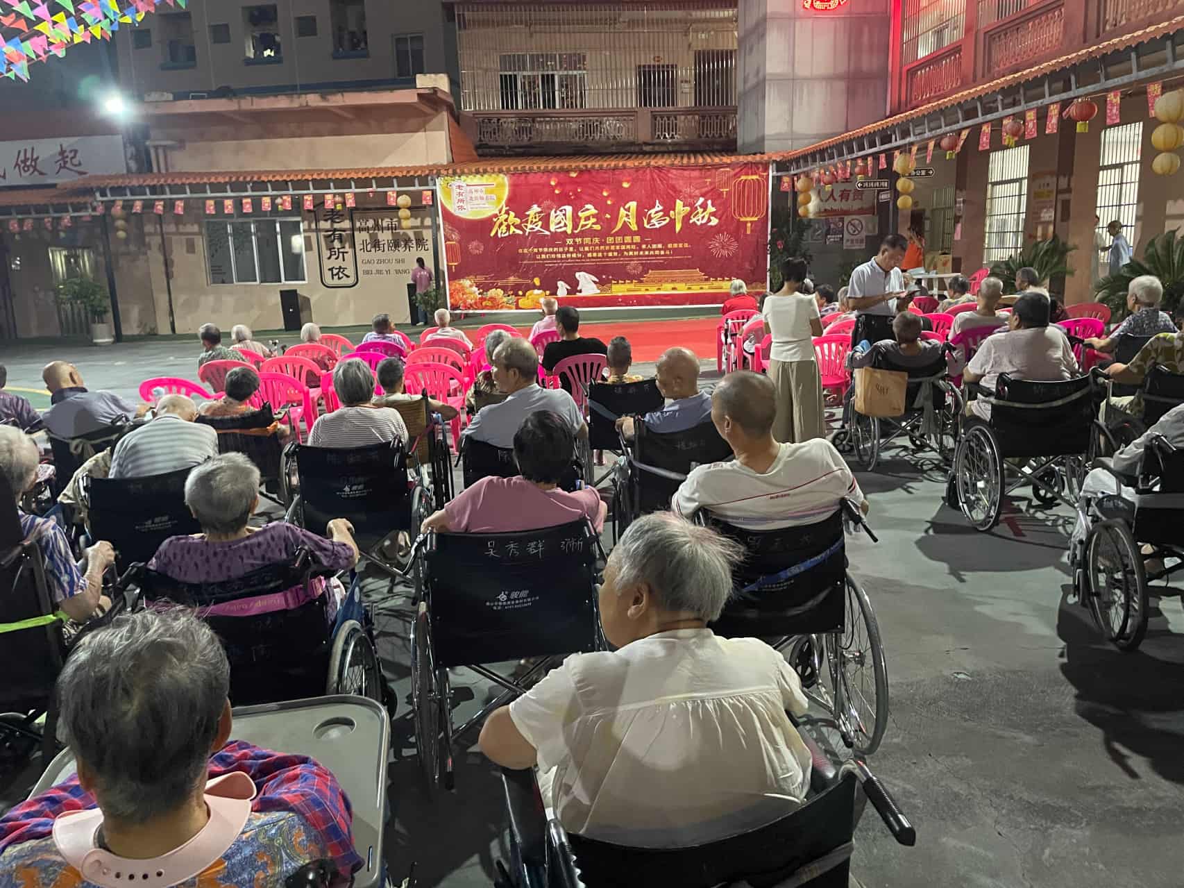 月满中秋•情暖颐养｜巾帼志愿者携手北街颐养院共庆双节-7.jpg
