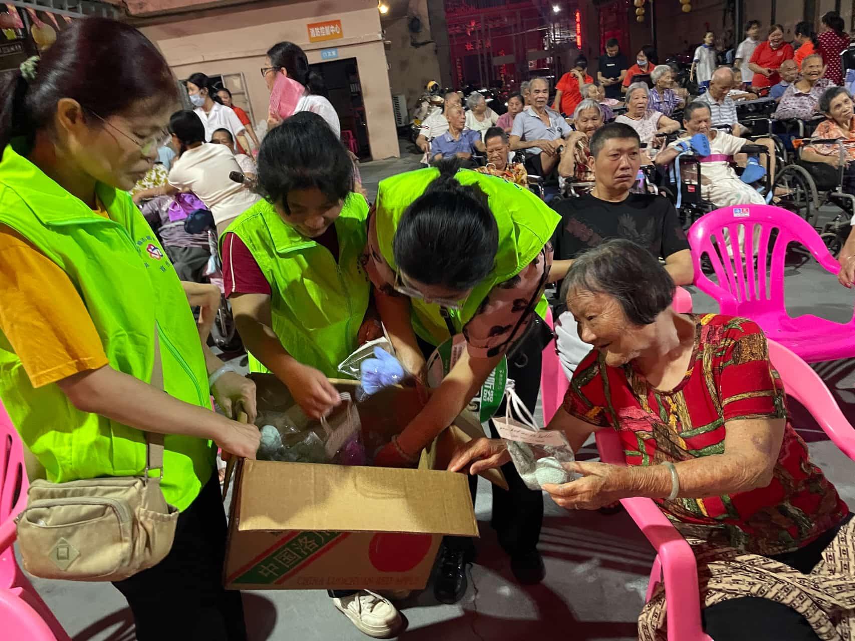 月满中秋•情暖颐养｜巾帼志愿者携手北街颐养院共庆双节-13.jpg