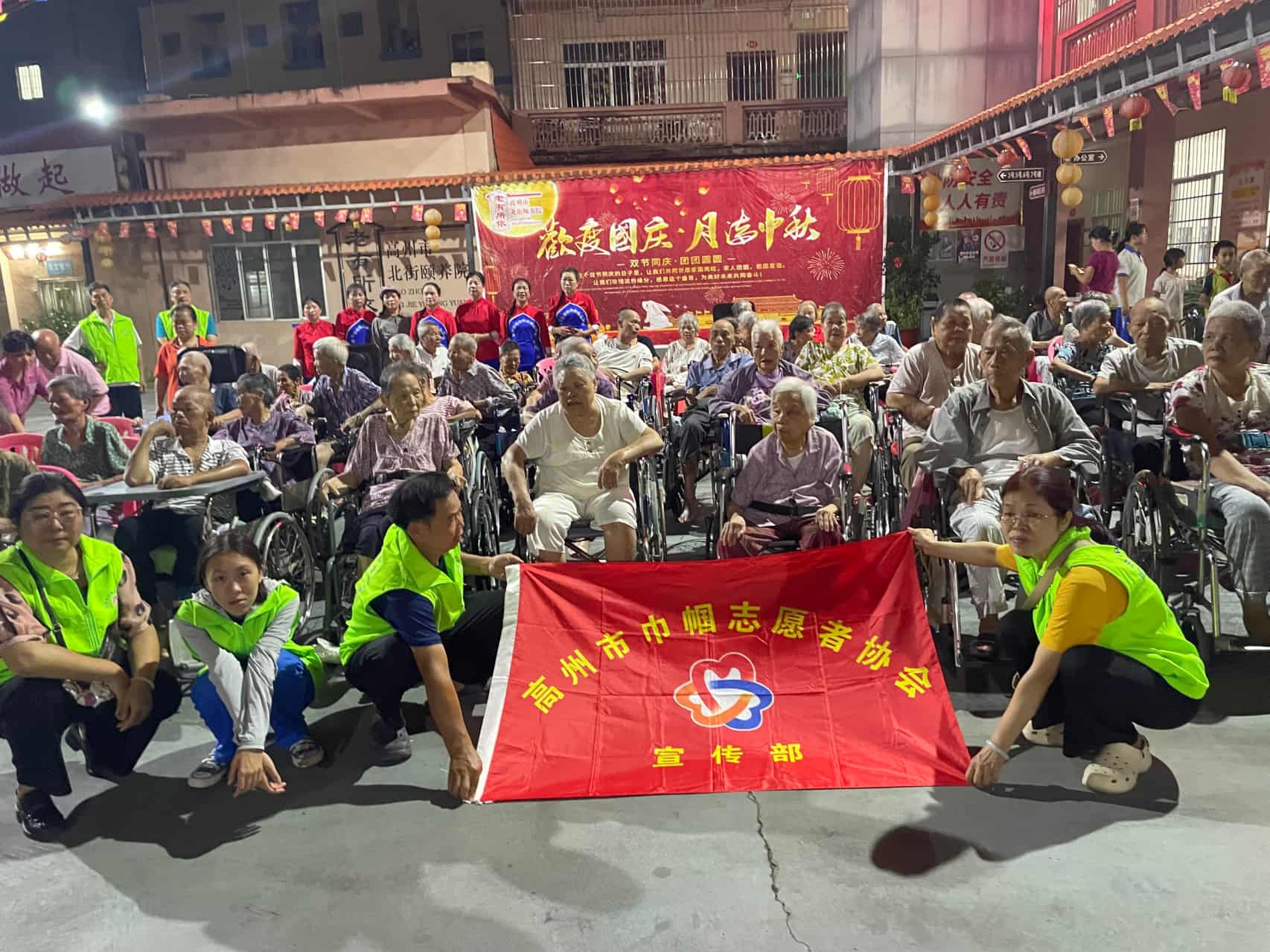 月满中秋•情暖颐养｜巾帼志愿者携手北街颐养院共庆双节-22.jpg