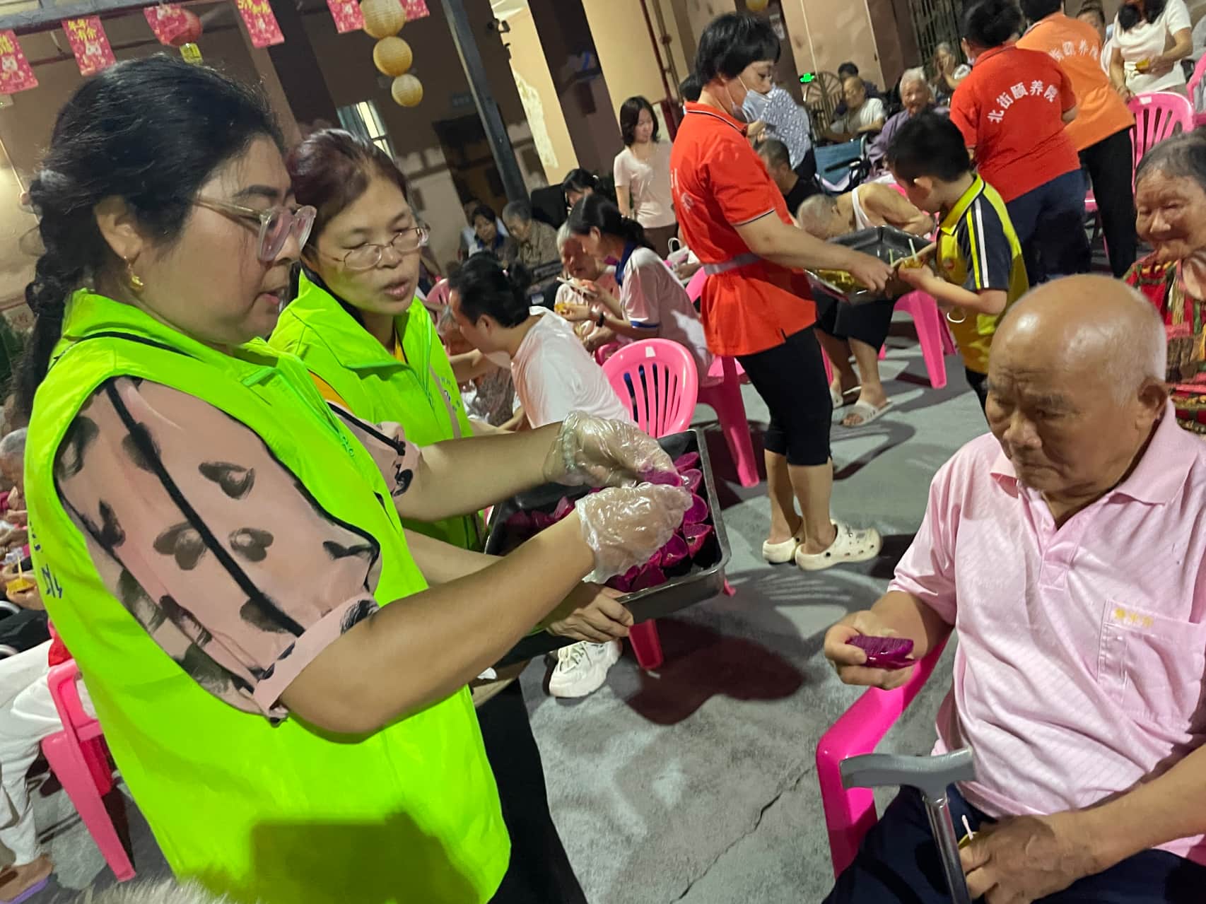 月满中秋•情暖颐养｜巾帼志愿者携手北街颐养院共庆双节-18.jpg