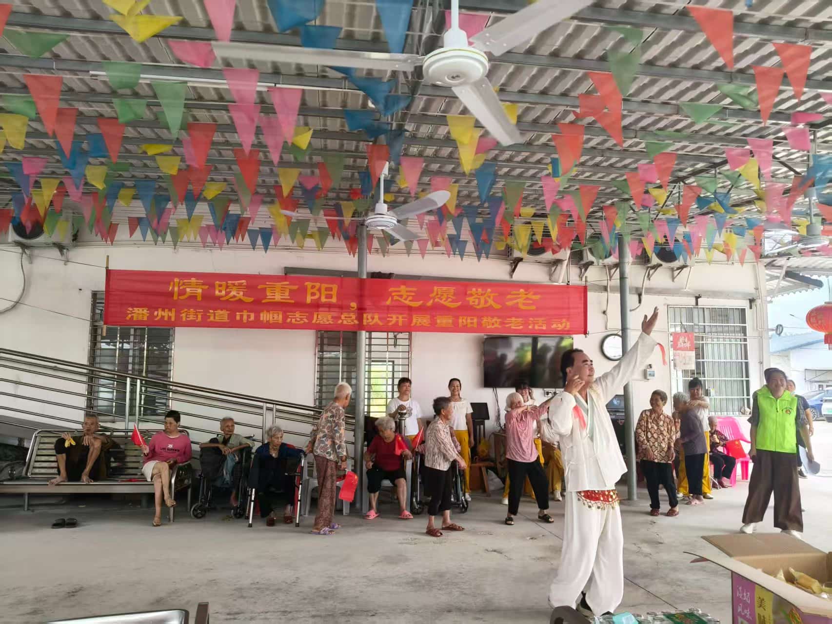 情暖重阳·志愿敬老｜巾帼有爱暖夕阳，温情相伴度金秋-7.jpg