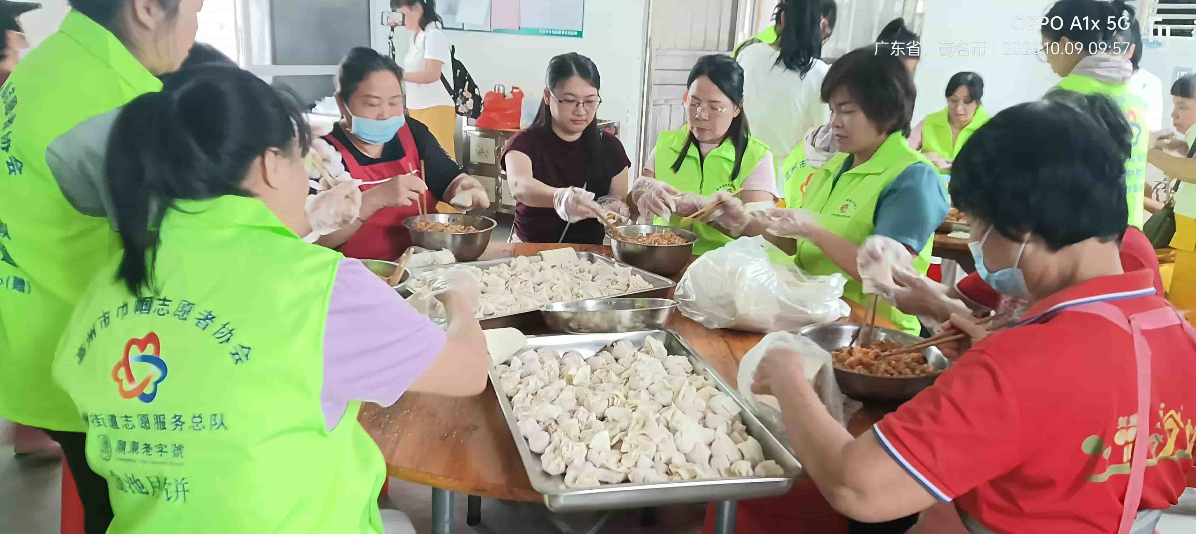情暖重阳·志愿敬老｜巾帼有爱暖夕阳，温情相伴度金秋-8.jpg