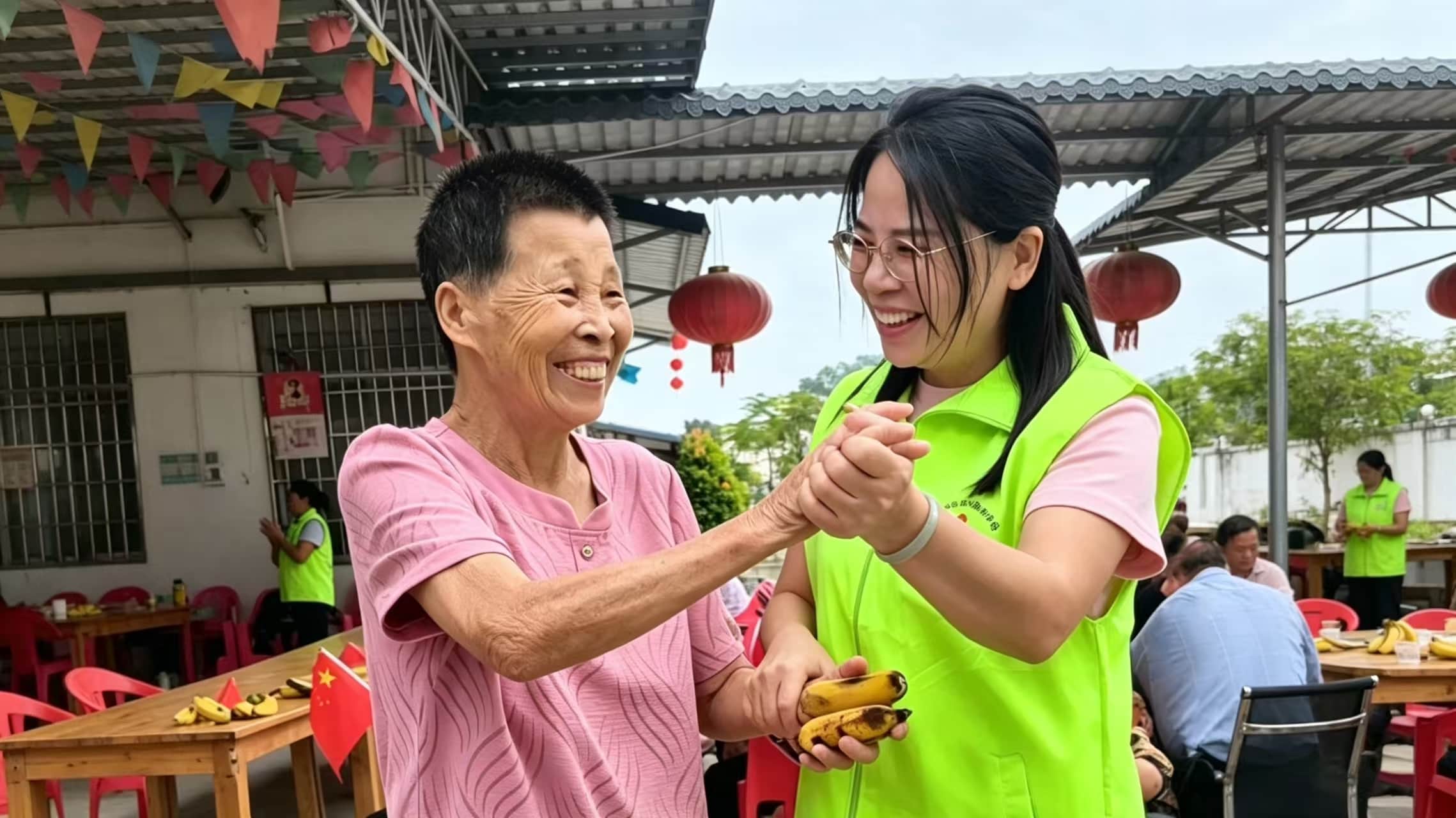 情暖重阳·志愿敬老｜巾帼有爱暖夕阳，温情相伴度金秋-4.jpg