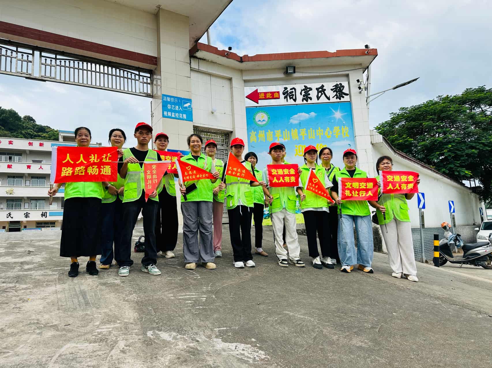 重阳暖桑榆 孝善传家风｜平山镇巾帼志愿队助力黎氏宗亲重阳敬老活动-5.jpg