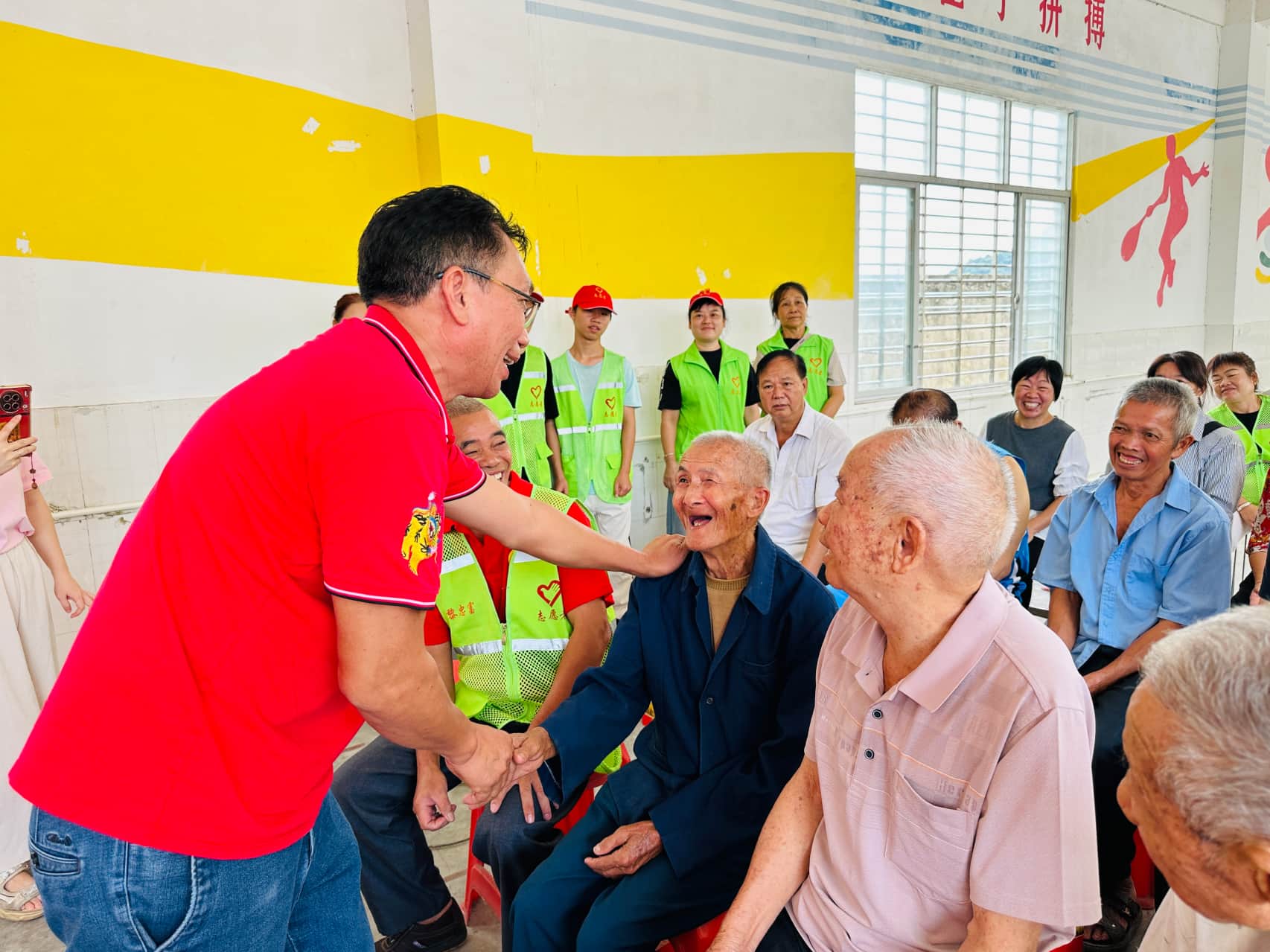 重阳暖桑榆 孝善传家风｜平山镇巾帼志愿队助力黎氏宗亲重阳敬老活动-8.jpg
