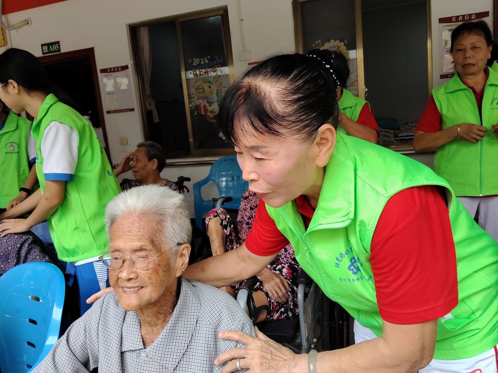 情暖重阳 爱在颐养院——高州市巾帼青松总队、老体协秧歌腰鼓舞专委会开展敬老慰问活动-3.jpg